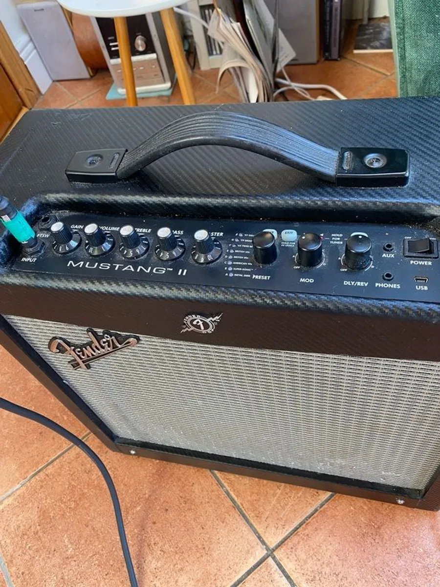 Fender Mustang 2 guitar amp - Image 2