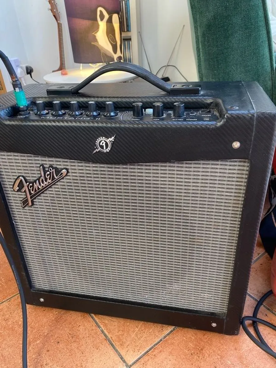 Fender Mustang 2 guitar amp - Image 3