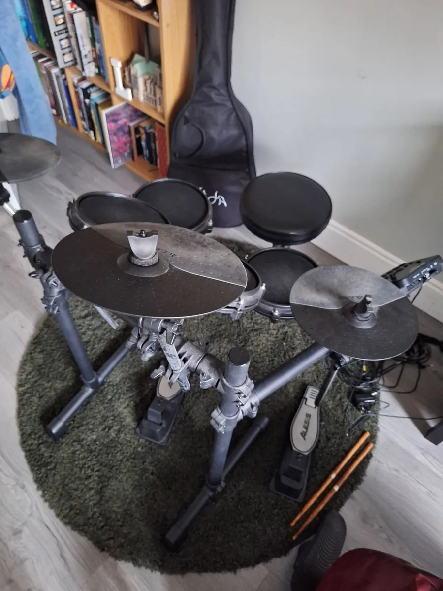 Alesis turbo mesh E-drum kit - Image 1