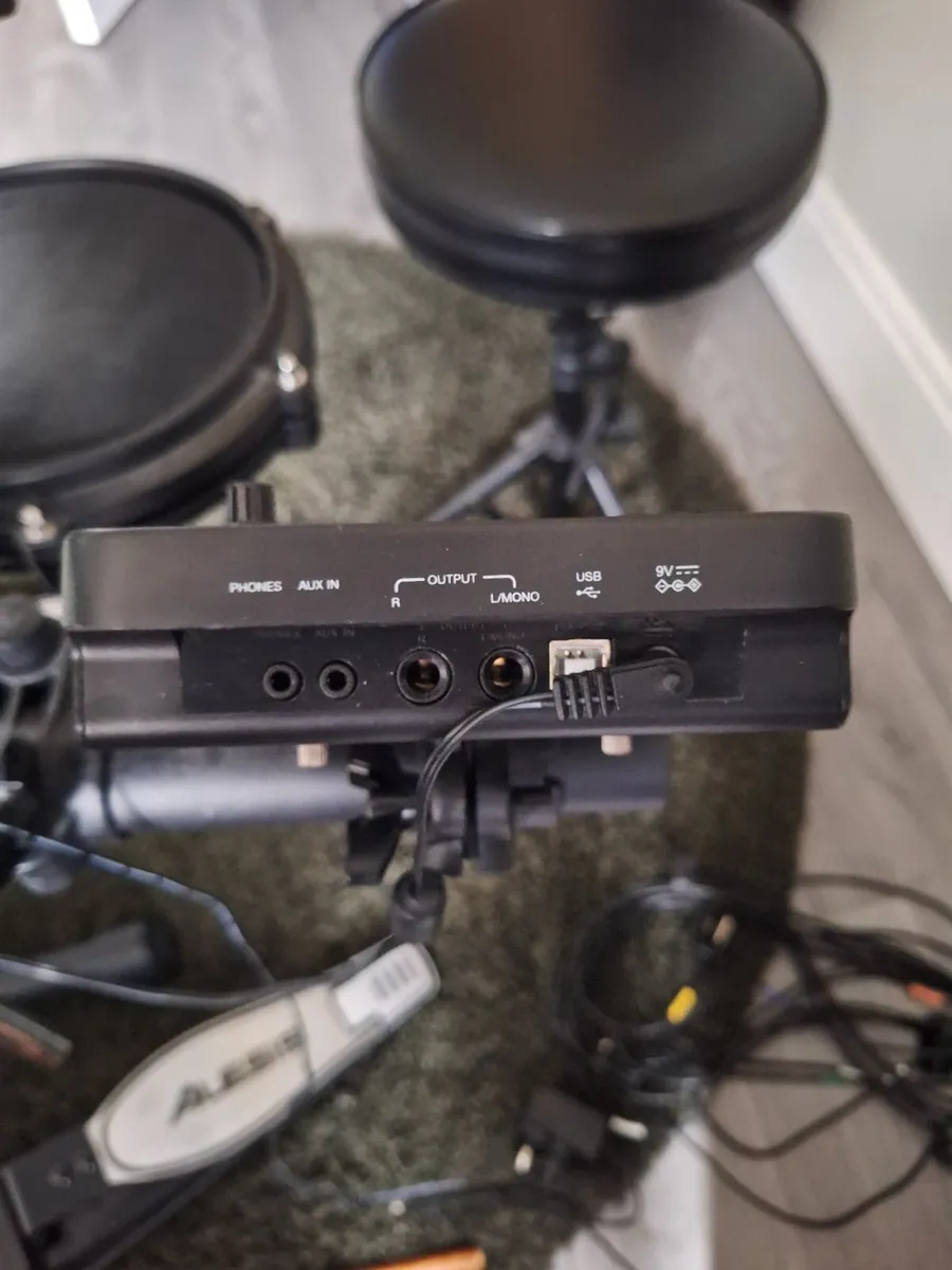 Alesis turbo mesh E-drum kit - Image 3