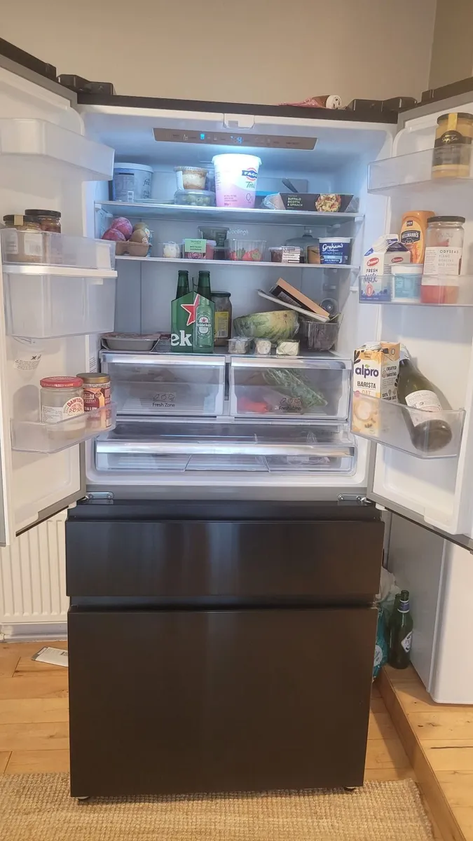 Hisense Fridge Freezer freestanding - Image 3