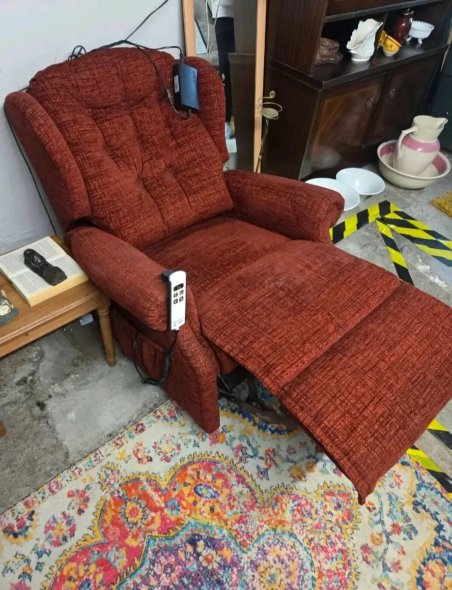 2x orthopaedic electronic chairs - Image 1