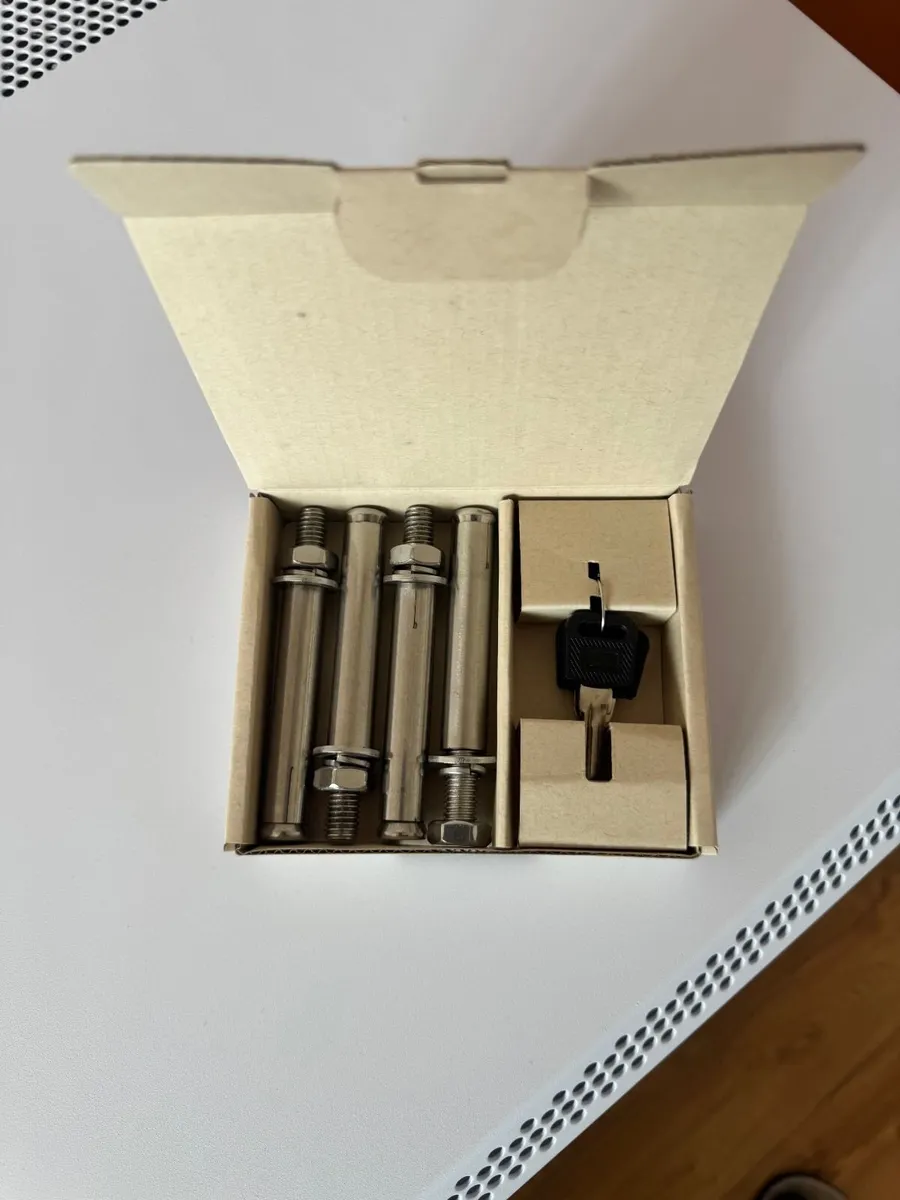 New Unifi 12U Slim Rack Cabinet - Image 3