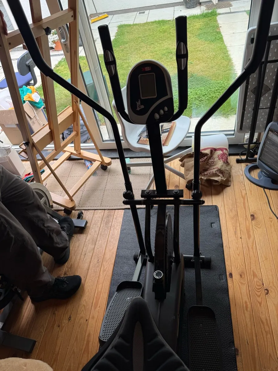 Cross trainer / elliptical machine - Image 1