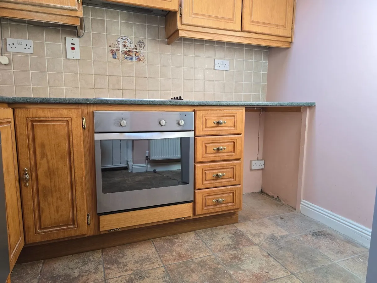 Kitchen, plus sink and dishwasher, oven, hob - Image 3
