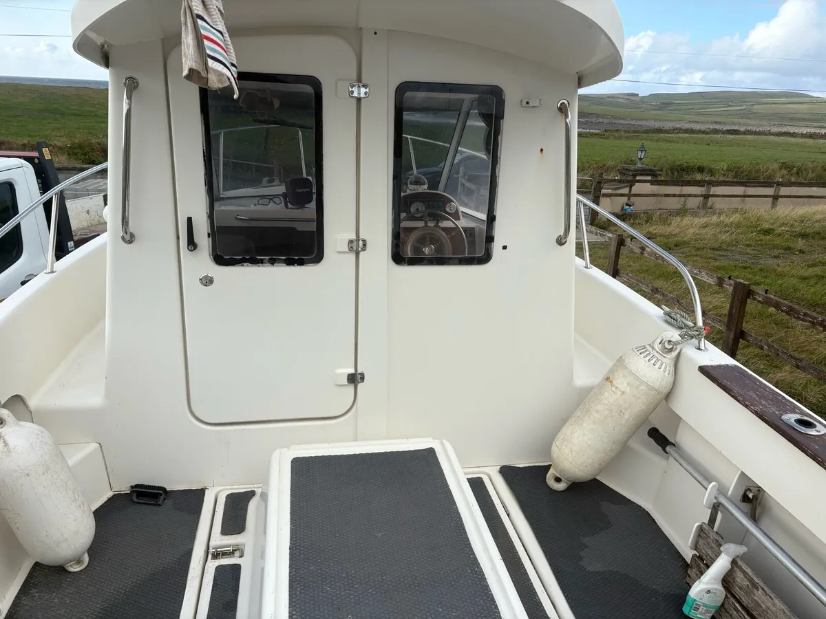 Arvor 23 boat - Image 4