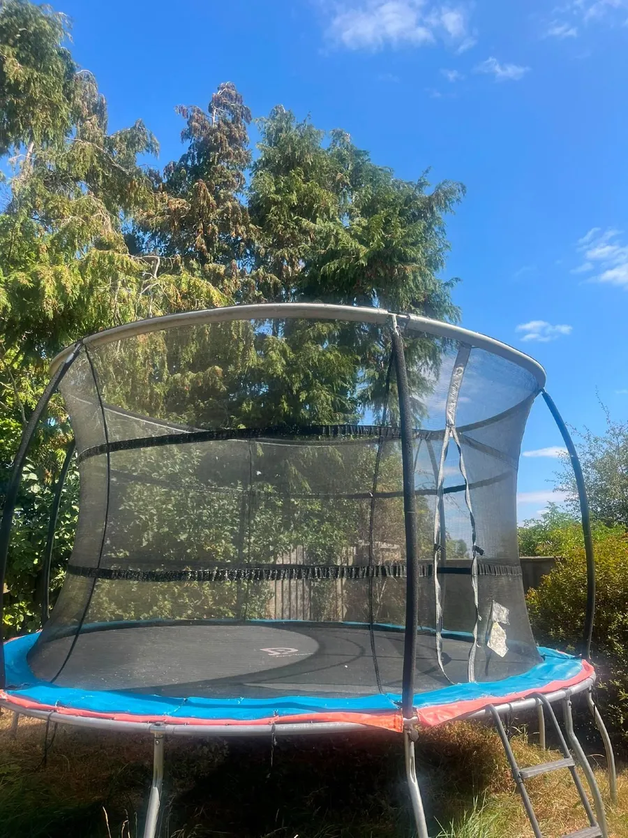 Trampoline 13th foot with enclosure - Image 1