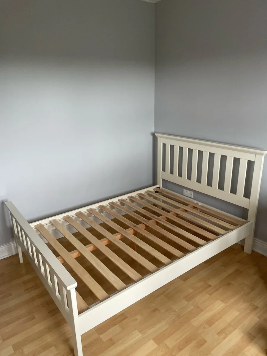 Bed, lockers and chest of drawers - Image 4