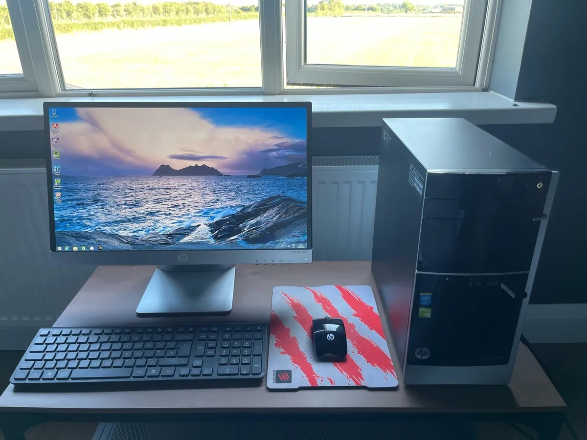 HP PC + Monitor - Image 1
