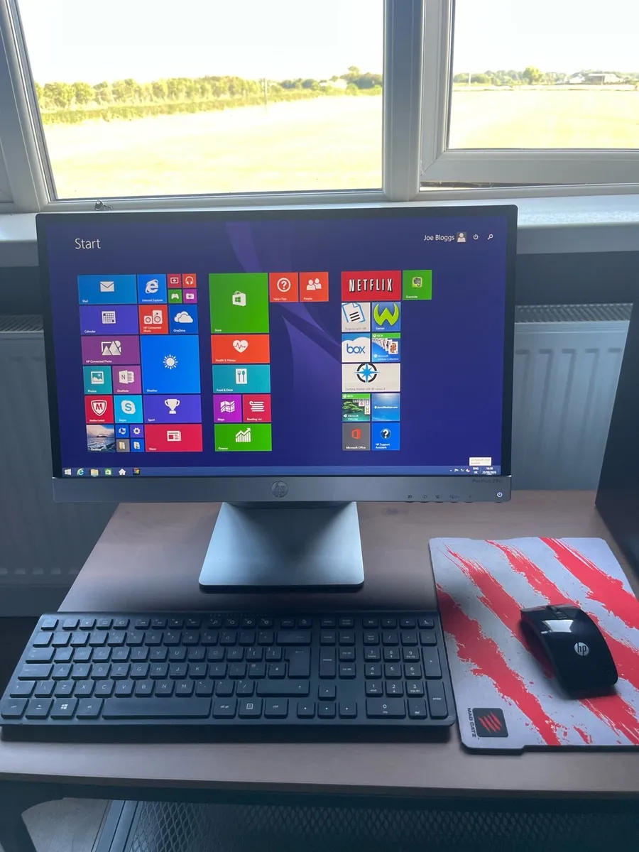HP PC + Monitor - Image 2