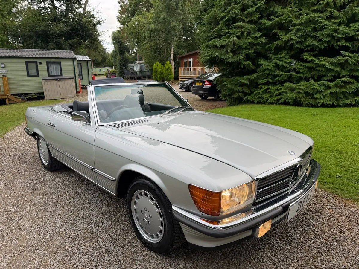 ICONIC MERCEDES BENZ R107 350SL 350 SL V8 - Image 1
