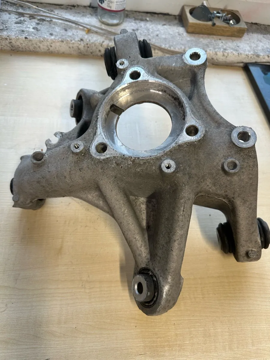Tesla suspension parts rear knuckles L&R - Image 2