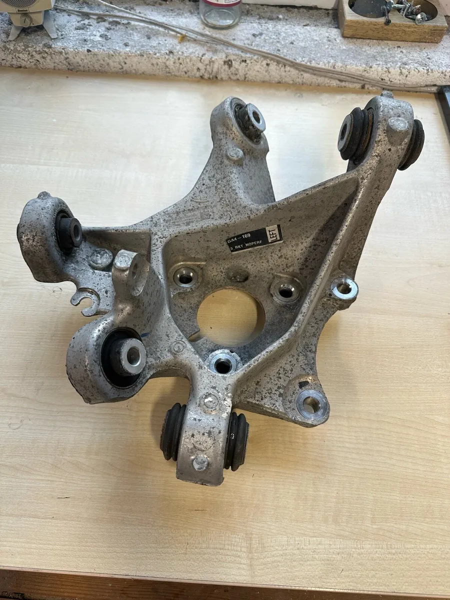 Tesla suspension parts rear knuckles L&R - Image 1