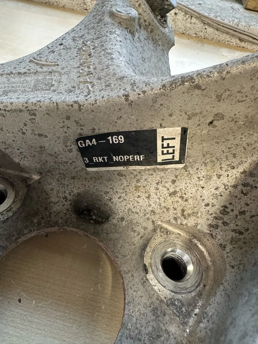 Tesla suspension parts rear knuckles L&R - Image 3