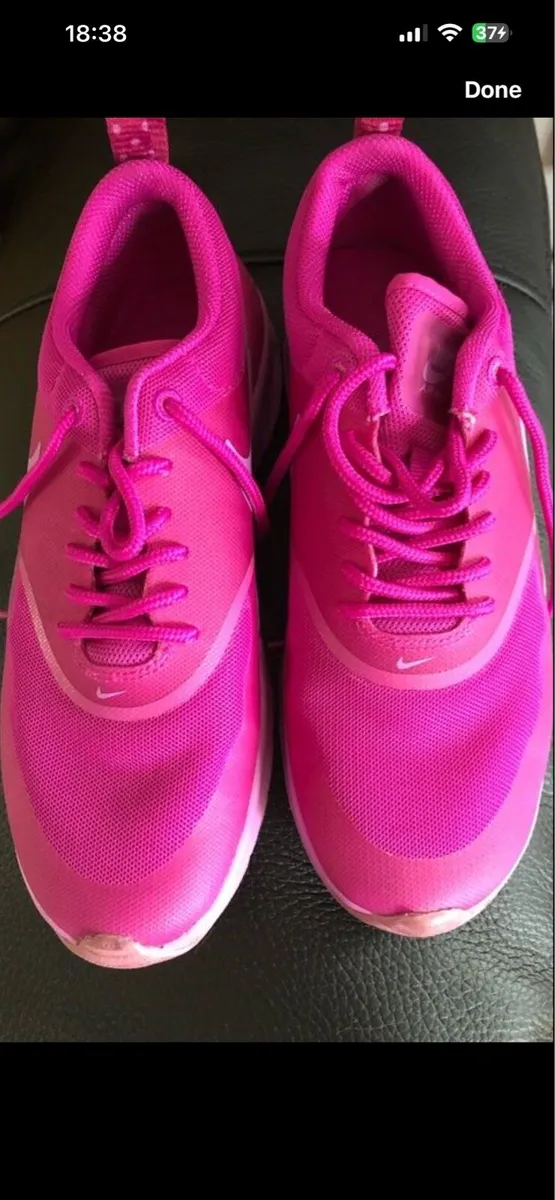 Ladies Nike trainers size 3.5 €15 - Image 1