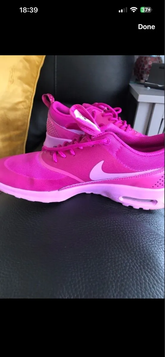 Ladies Nike trainers size 3.5 €15 - Image 3