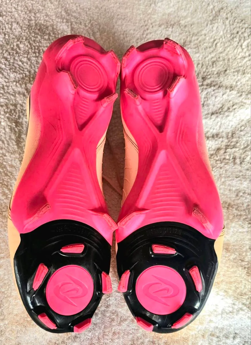 Nike Phantom football boots - Image 2