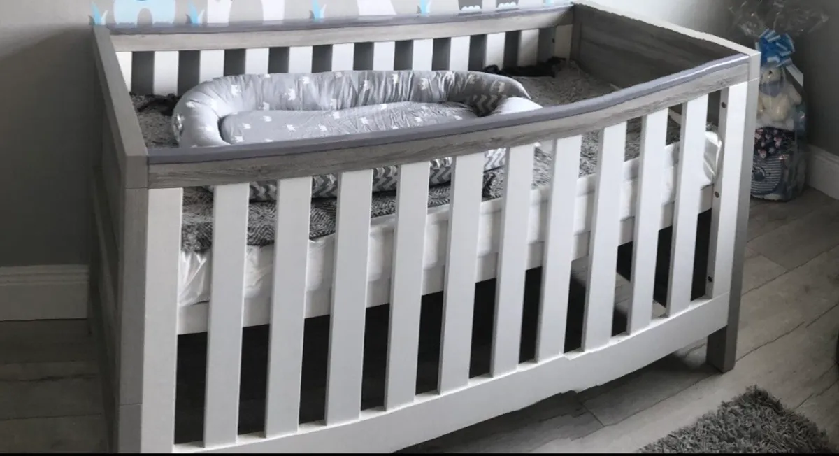 Cot bed - Image 2