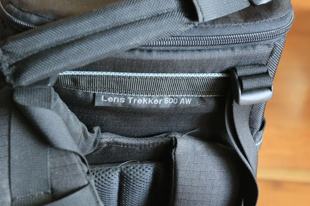 Camera Backpack -Lowepro Lens Trekker 600AW - Image 2