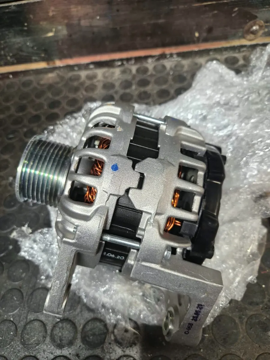JCB 4CX Backhoe-Loader 4WD 12V 95A Alternator - Image 2
