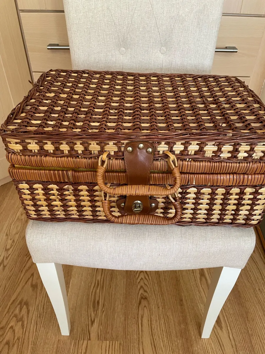 Picnic basket - Image 1