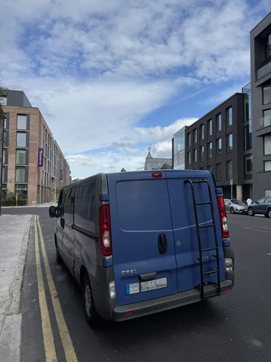 Opel Vivaro Camper Van - Image 2