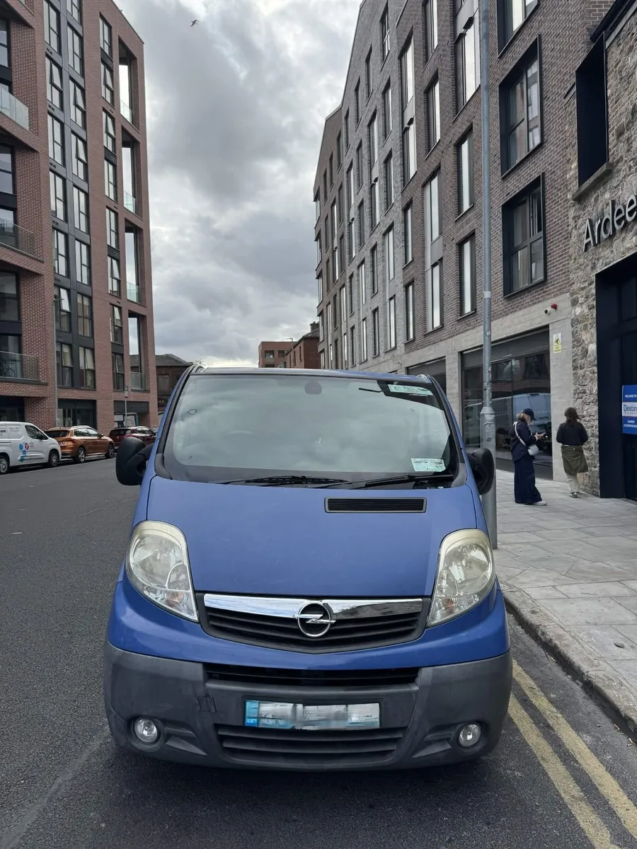 Opel Vivaro Camper Van - Image 3