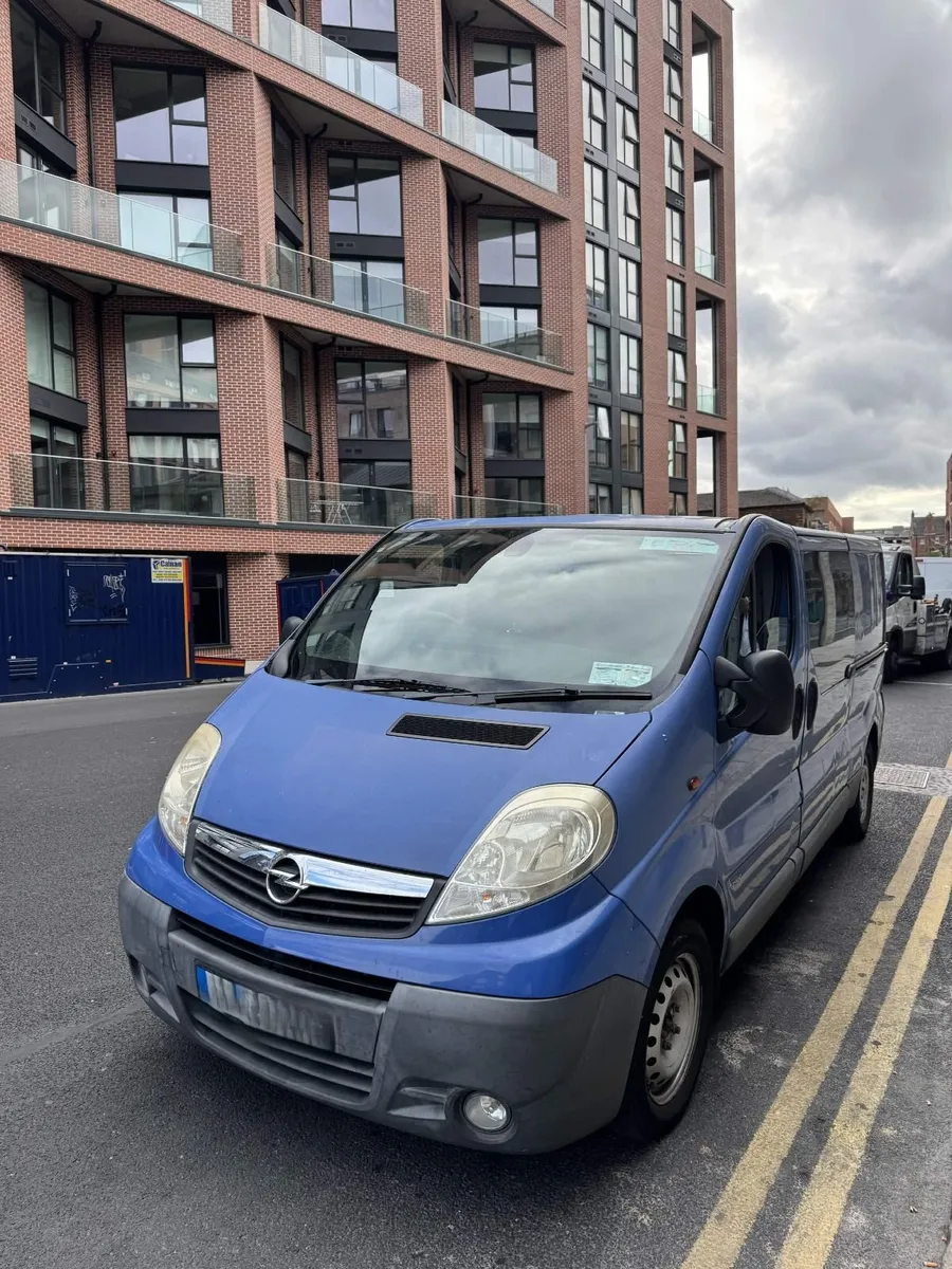 Opel Vivaro Camper Van - Image 1