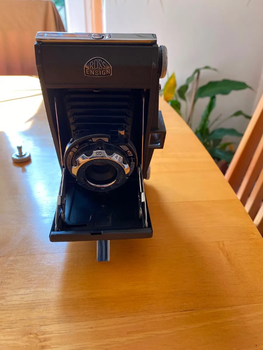 Vintage Ross-Ensign Selfix Snapper Folding Camera - Image 1