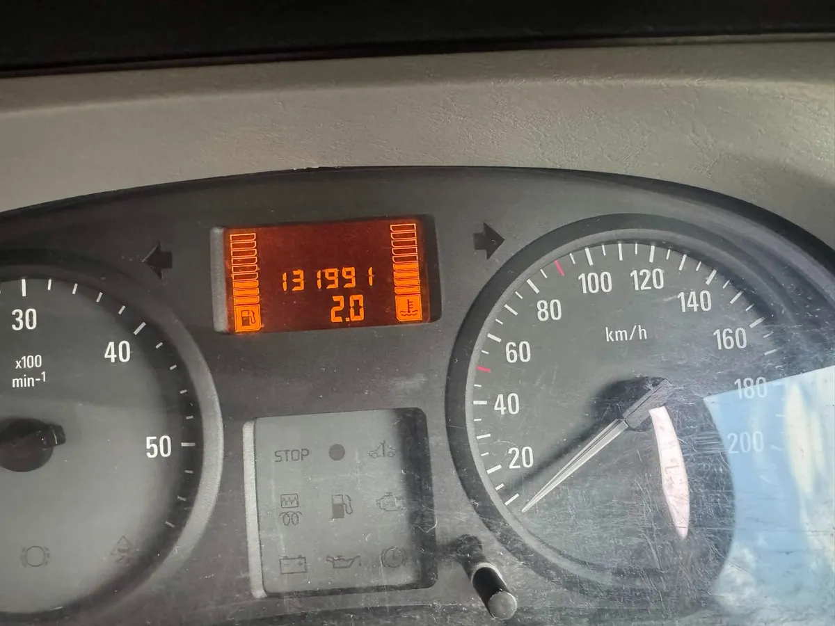 Opel Vivaro Camper Van - Image 4