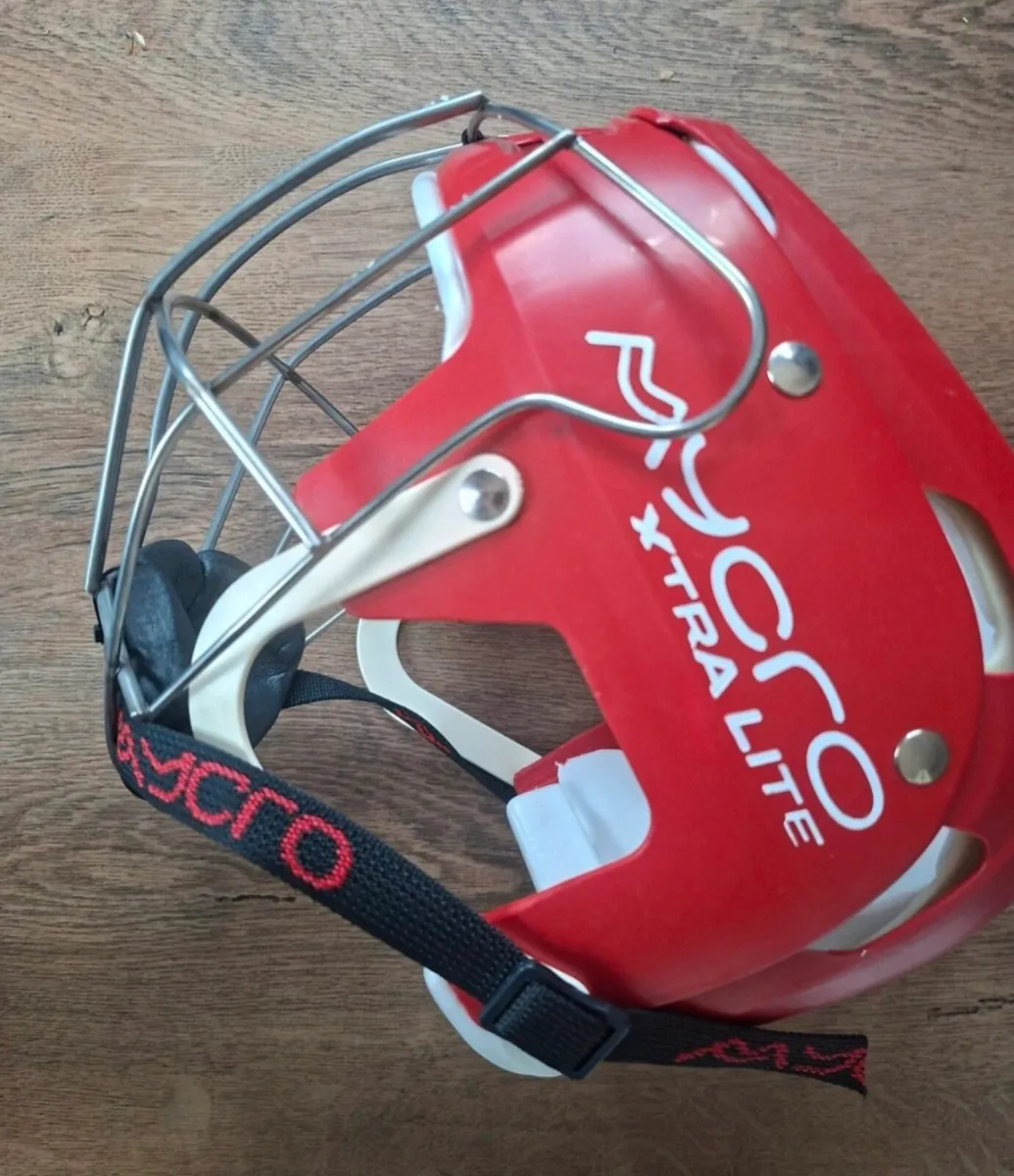 Hurling helmet - Image 1
