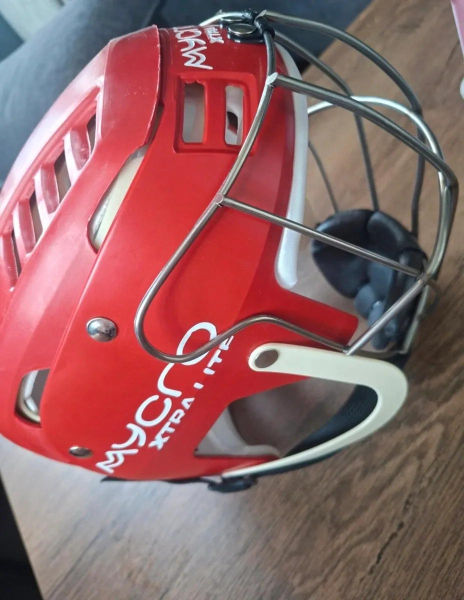 Hurling helmet - Image 2