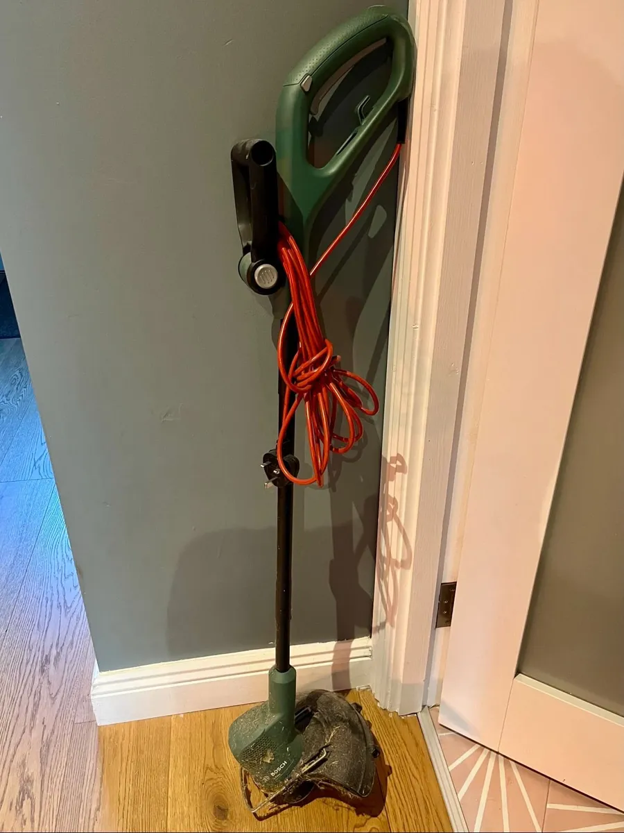 BOSCH string trimmer (needs new string/cartridge)