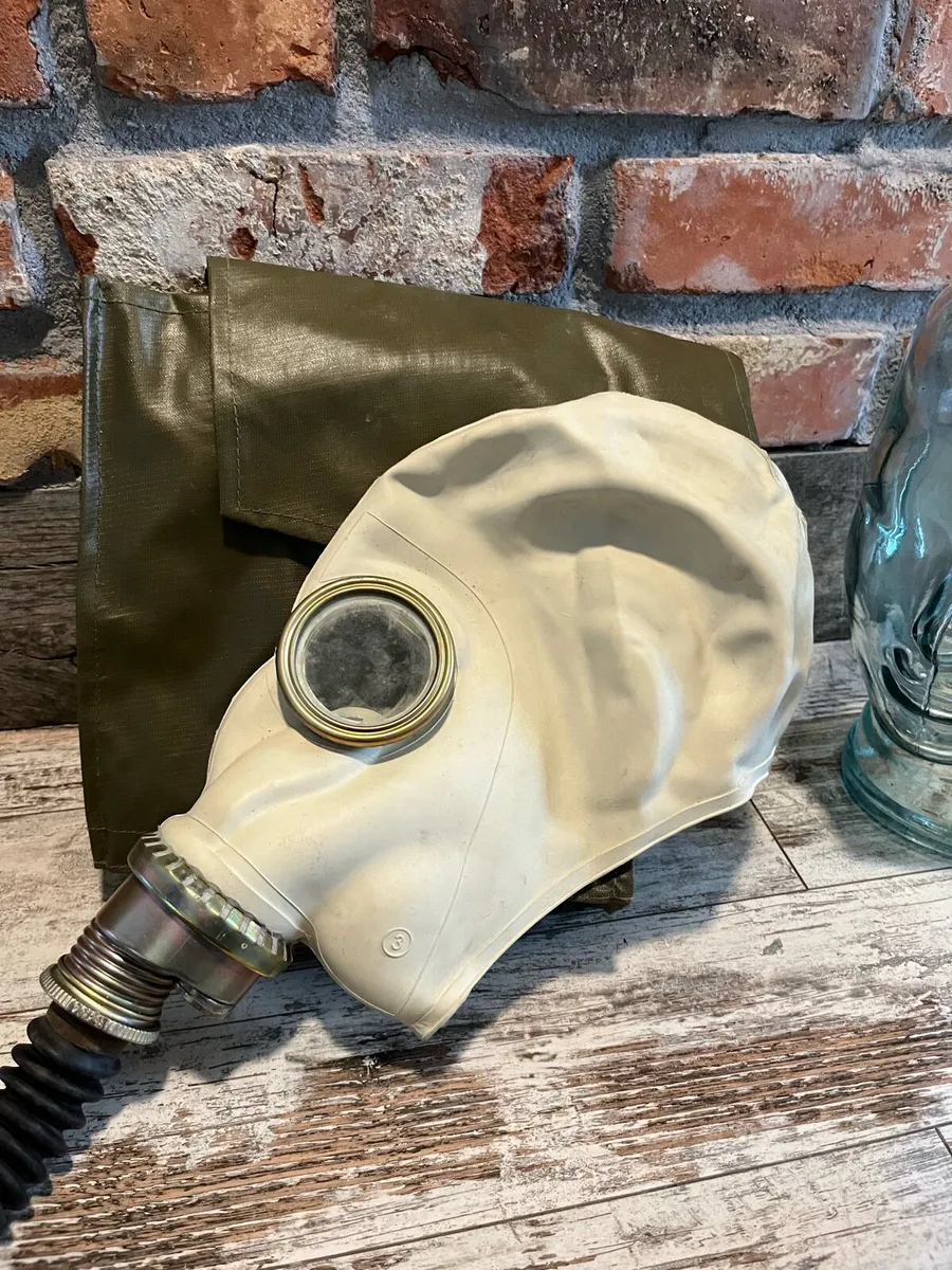 Vintage gas mask - Image 3