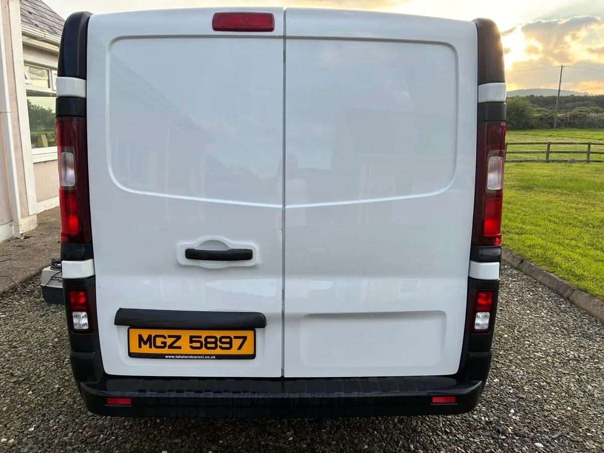 Renault Trafic 2017 - Image 2