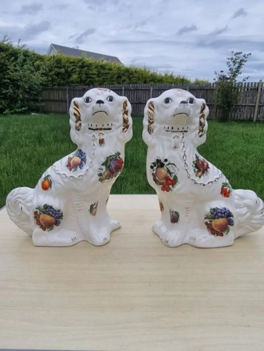 Pair of ceramic Staffordshire Spaniel dogs - Image 1