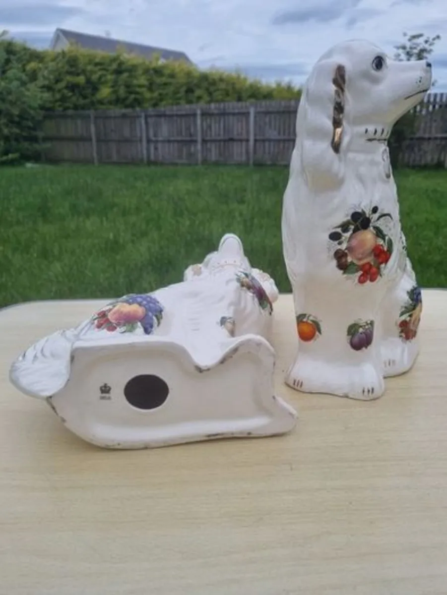 Pair of ceramic Staffordshire Spaniel dogs - Image 4
