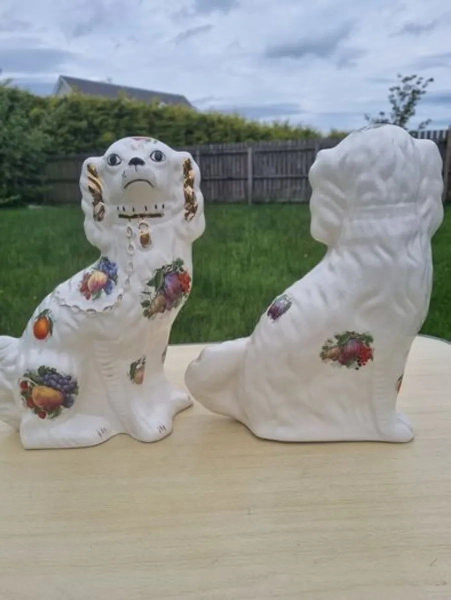 Pair of ceramic Staffordshire Spaniel dogs - Image 2