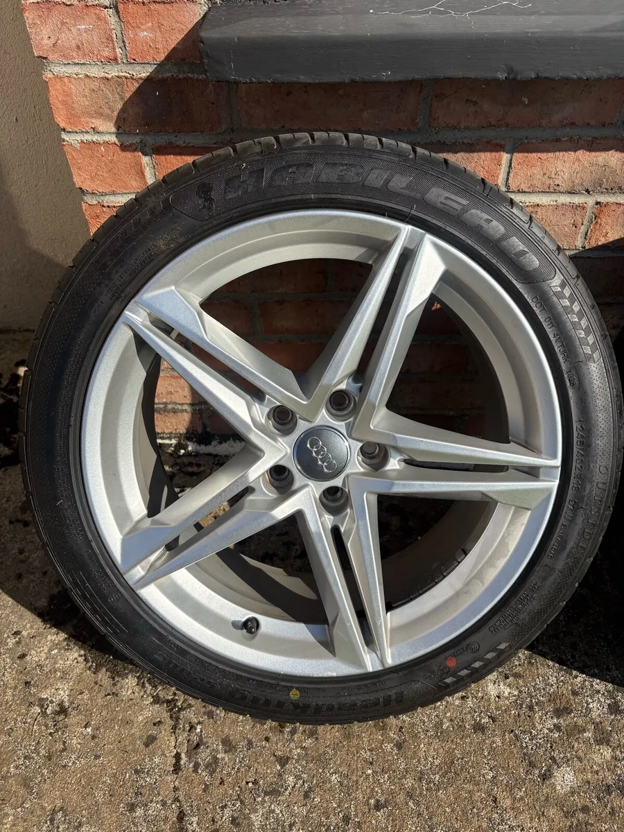 Genuine 18inch Audi a4 alloys - Image 1