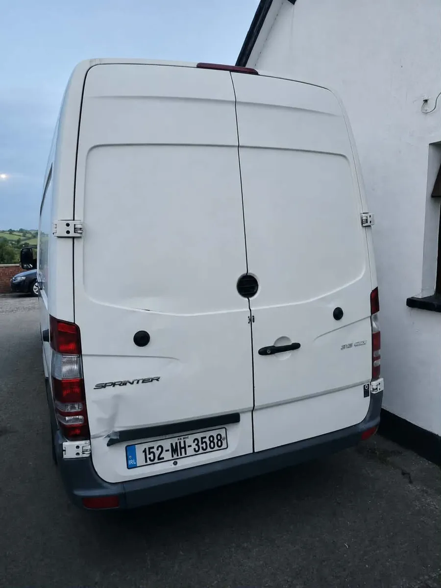 Mercedes-Benz Sprinter 2015 - Image 2