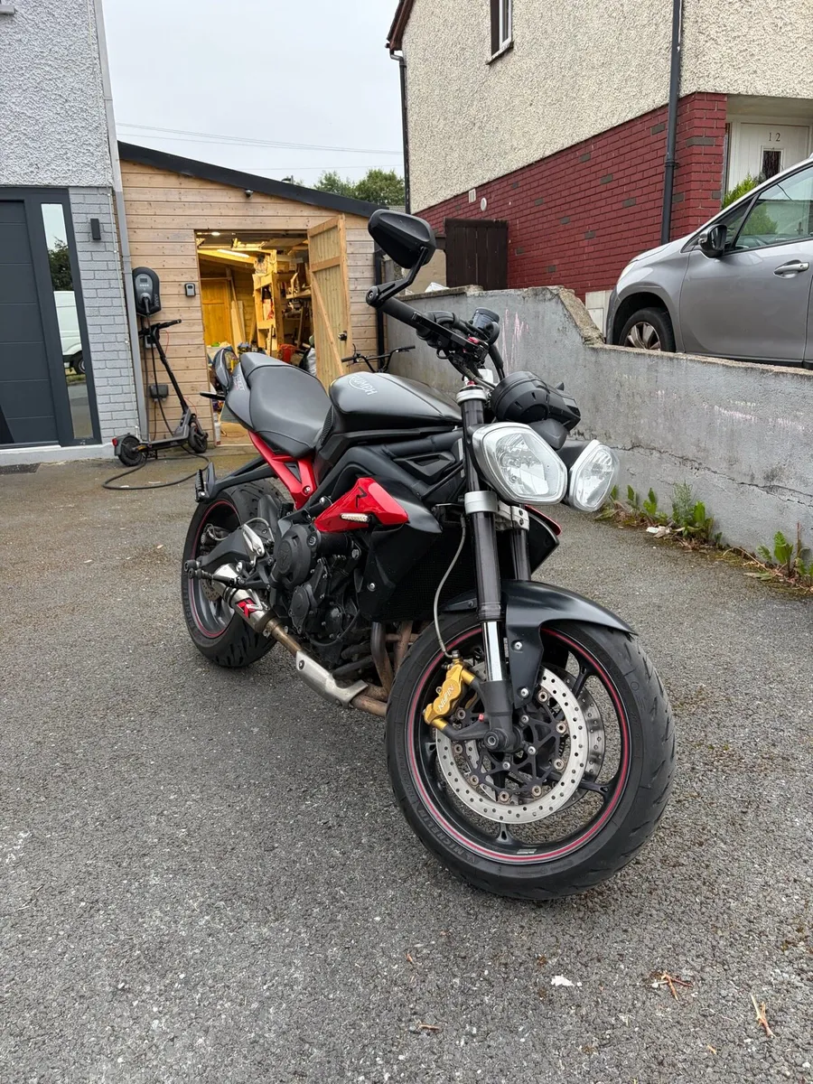Triumph Street Triple 675R - Image 1