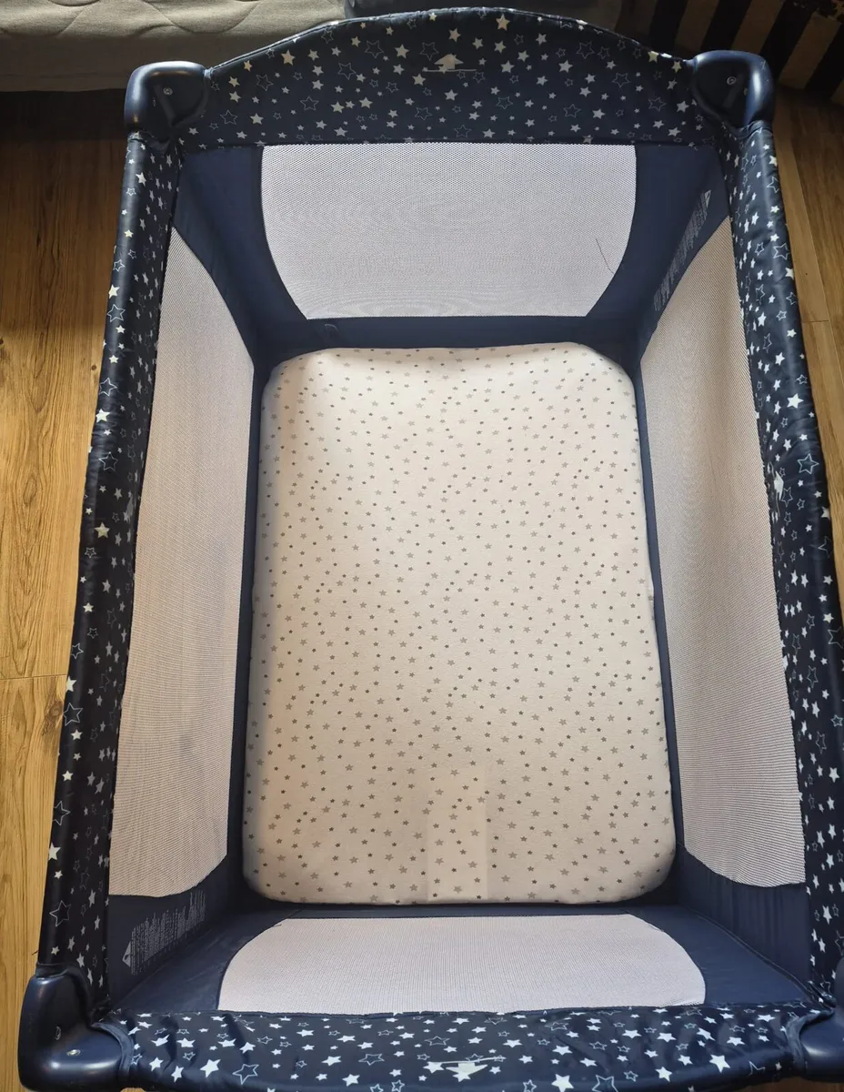 Travel Cot w new matress - Image 2
