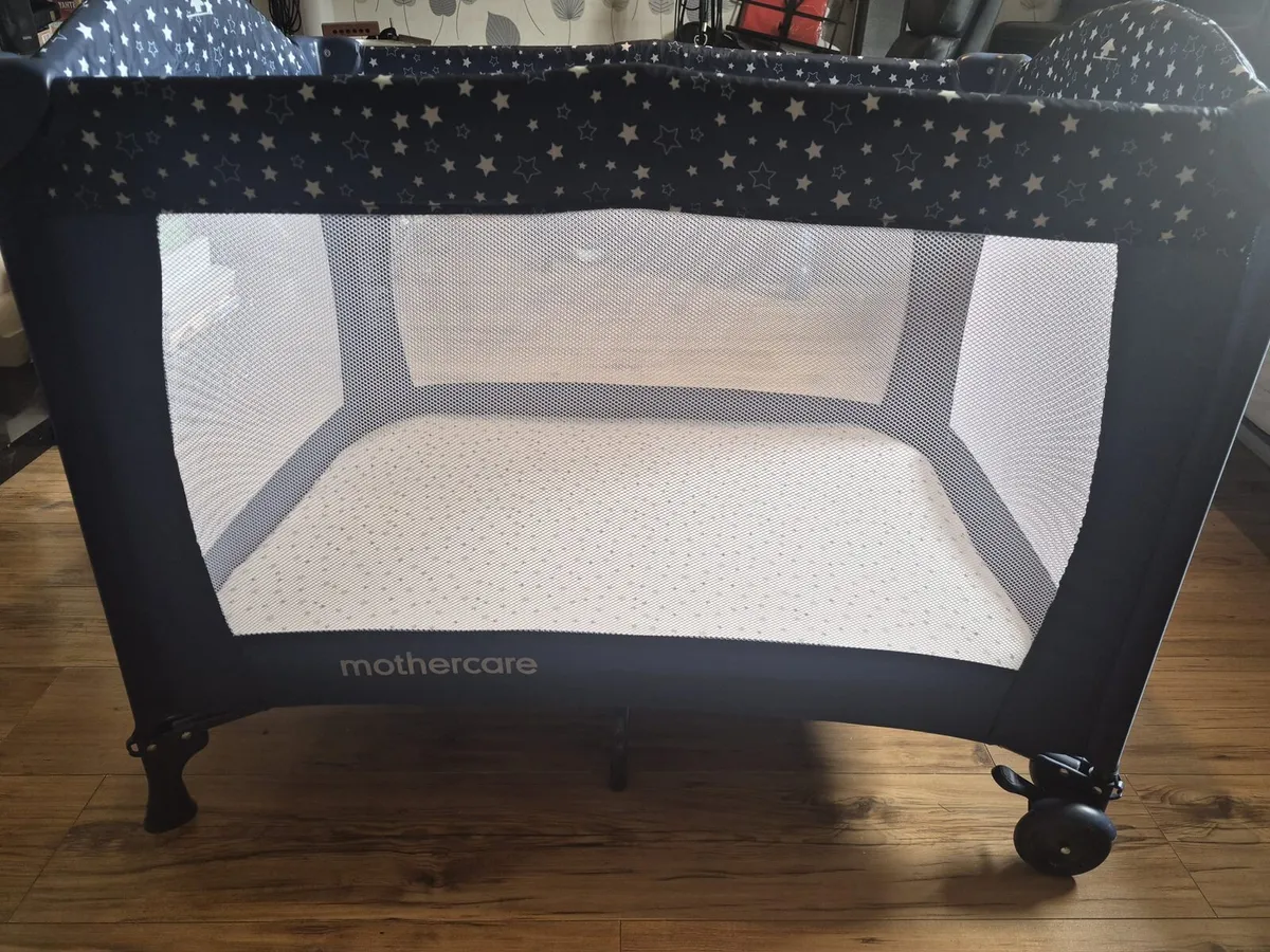 Travel Cot w new matress - Image 1