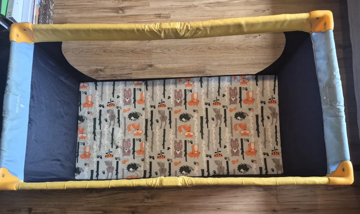 Travel cot with deep foam, foldable mattress - Image 2