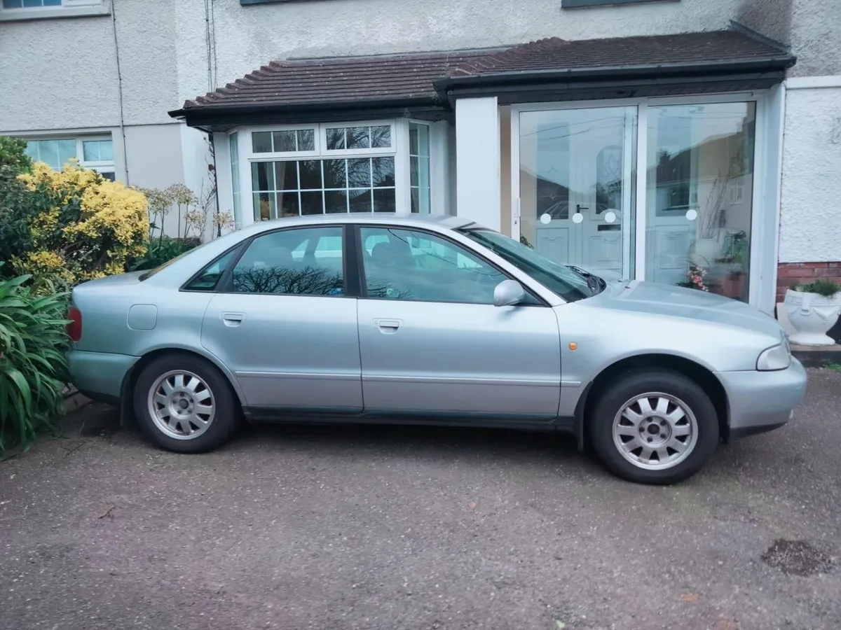 Audi A4 1998 - Image 2