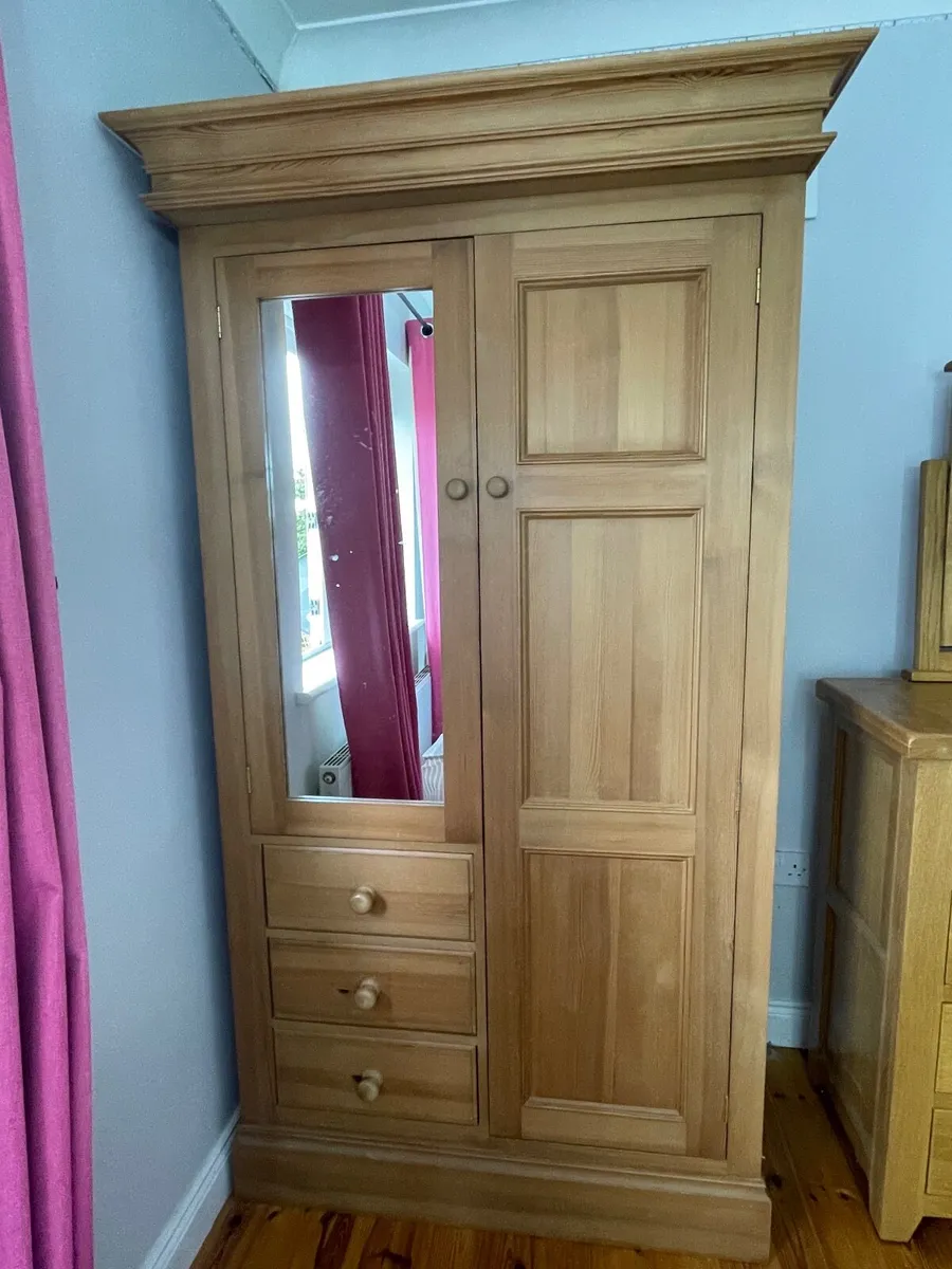 Wardrobe - Image 3