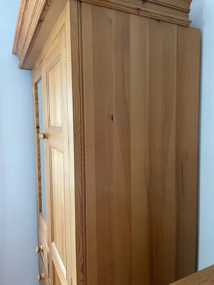 Wardrobe - Image 4