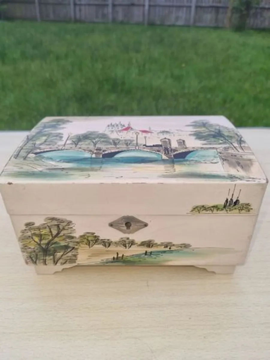 Antique Japanese music box with jewelry box - Image 1