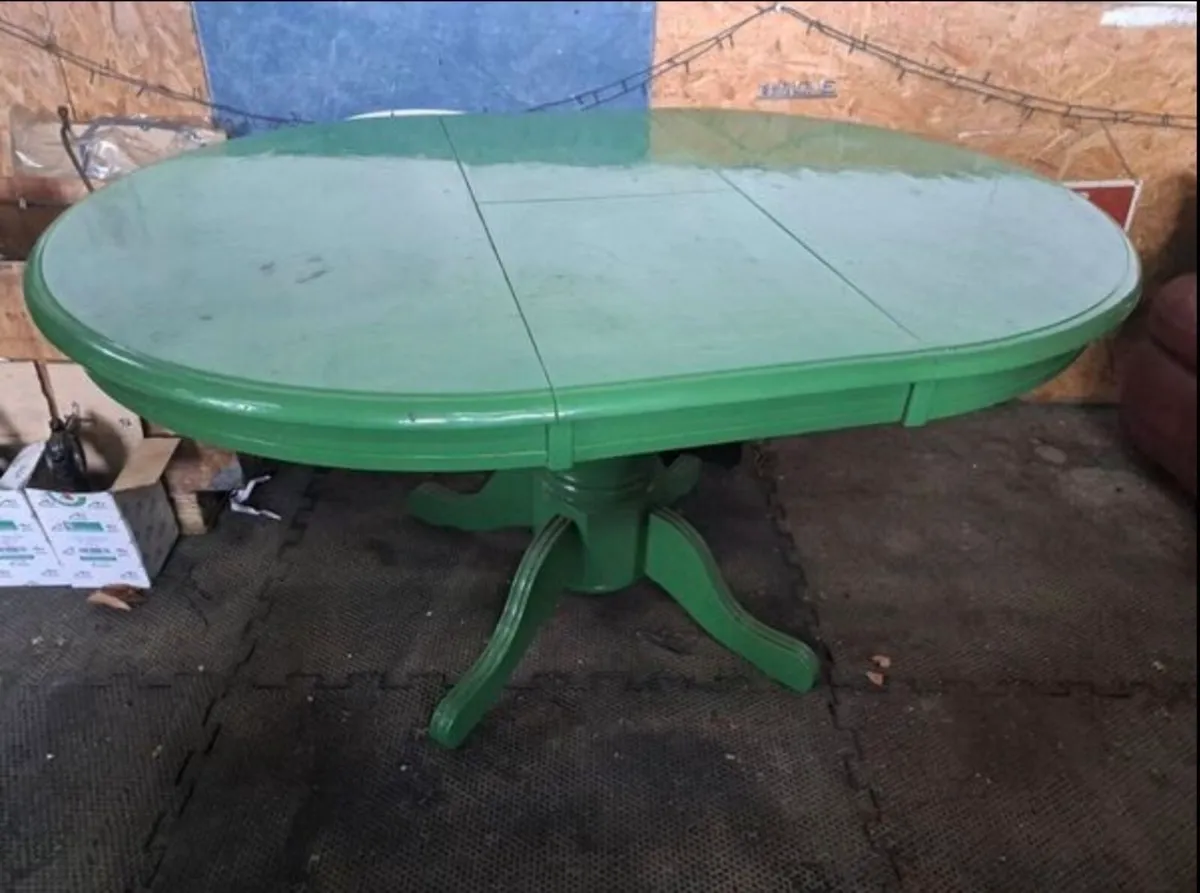 Extendable table FREE