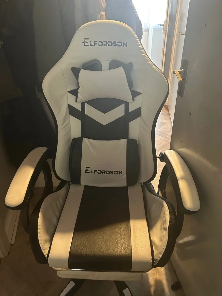 Gaming desk and chair  €120 - Image 2
